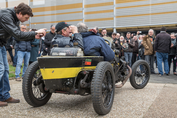 Frühe Automobile der Marke GN luden zur Mitfahrt ein - Rétromobile Paris 2017