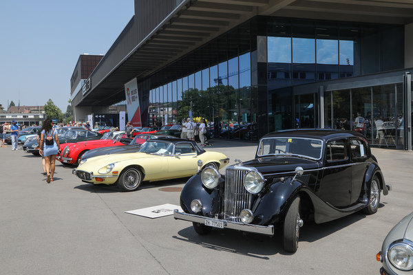 Early Jaguar sedan in front of the exhibition halls - Swiss Classic World Lucerne 2023