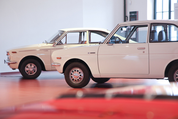 Frühe Toyota Corolla und Sprinter, wie sie ab 1967 in die Schweiz eingeführt wurden - 50 Jahre Toyota Schweiz Sonderschau