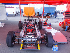 Bild Früher Formel V mit Kurbellenkerachse vorn und Pendelachse hinten - Historisches Flugplatzrennen Kassel Calden