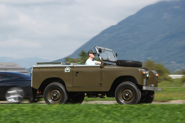 Früher Land Rover als Cabriolet bei der Abreise - British Car Meeting (BCM) Mollis 2022