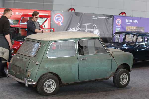 Früher Mini mit Alterspuren - Retro Classics Stuttgart 2020