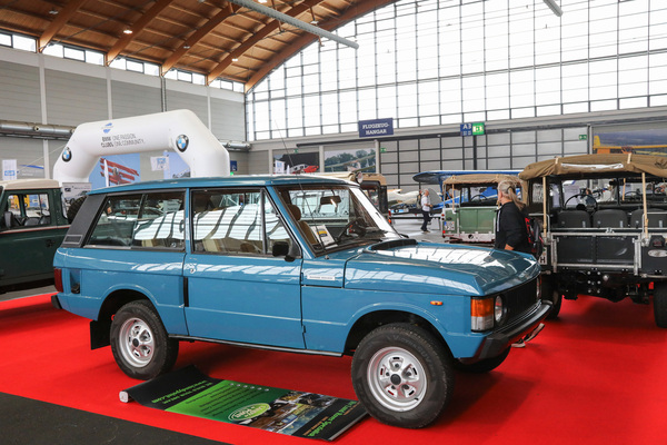 Früher Range Rover zusammen mit alten Land Rovern - Klassikwelt Bodensee 2024