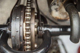 Früher auch an Autos, heute nur noch an Motorrädern zu finden: Kettenantrieb – Luzern to Basel Veteran Run 2024 Früher auch an Autos, heute nur noch an Motorrädern zu finden: Kettenantrieb – Luzern to Basel Veteran Run 2024