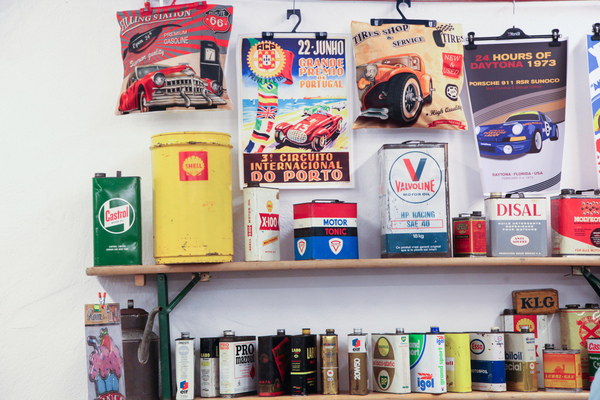 Früher gab es sie an jeder Tankstelle. Heute zahlt man für die alten Öldosen richtig viel Geld – Swiss Classic World Luzern 2022