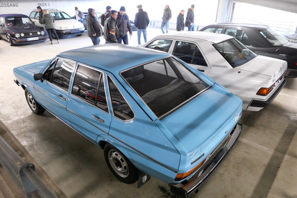 Bild Früher und sehr seltener Passat L von 1976; mit neuem TÜV angeboten für 10'500 Euro – Bremen Classic Motorshow 2025