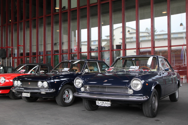 Frühes und spätes Fiat 124 Sport Coupé - Oldtimermesse St. Gallen am 30. Oktober 2016