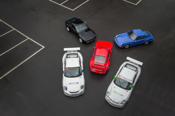 Fünf Cup-Porsche zusammen - 944 Turbo, 964, 993, 996 und 997