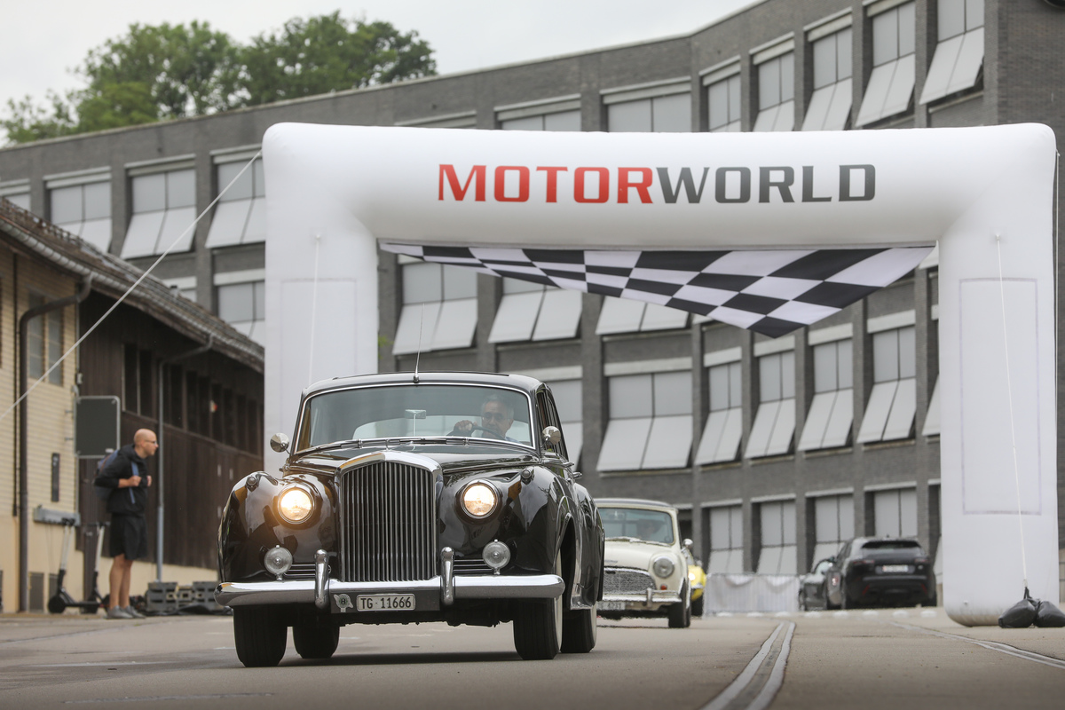 Fünfzigerjahre-Bentley bei der Anreise - Older Classics Juni 2024