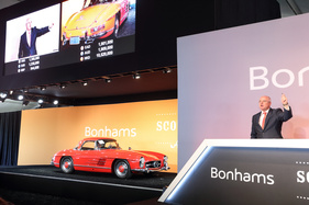 Für 1,485 Millionen USD verkaufter Mercedes-Benz 300 SL Roadster von 1962 - Bonhams Scottsdale Versteigerung vom 28. Januar 2016