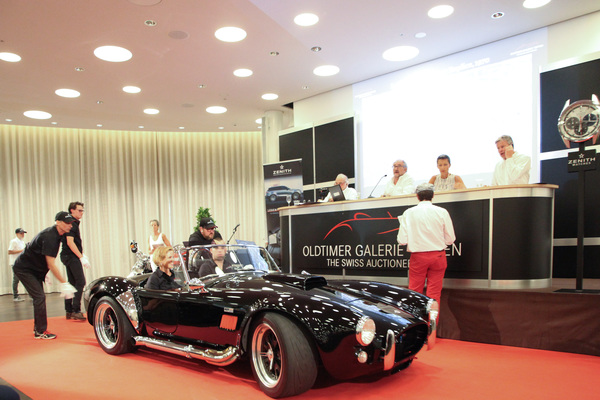 For the adventurer - the replica AC Cobra 427 from 1970 was knocked down for CHF 95,000 - Auction of the classic car gallery at the Dolder Grand Hotel 2017