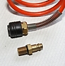 Für die Druckverlustmessung genügt ein einfacher Adapter und Pressluftschlauch. (Motor-Check und Beurteilung)
