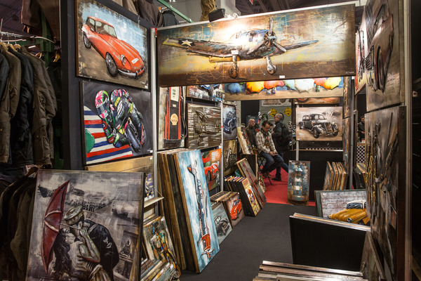 Für die Künstler gab's ebenfalls eine Ecke in der Halle - Rétromobile Paris 2020