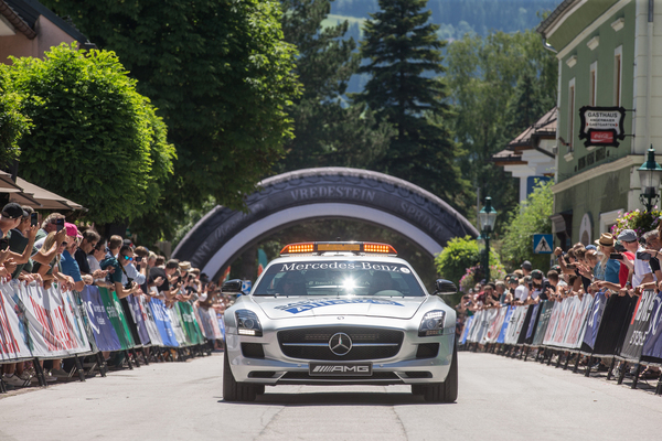 Für die Sicherheit war mit Bernd Mayländer gut gesorgt, ...