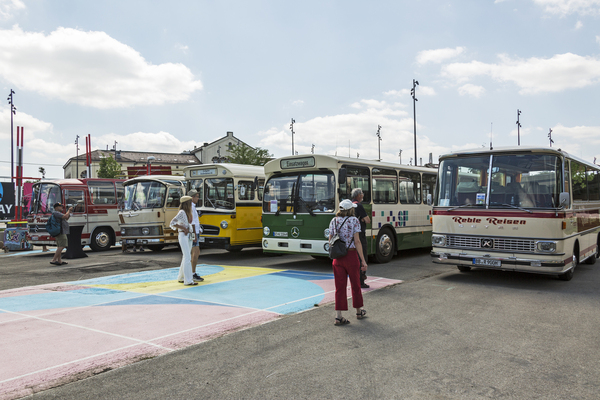 Bild Für die historischen Omnibusse war es in der Altstadt natürlich zu eng – Tübingen Classic Oldtimerfestival 2024