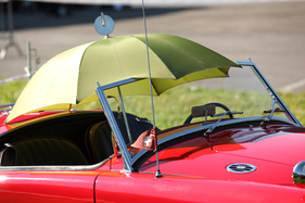 Für einmal braucht es keinen Regen-, sondern Sonnenschutz - British Car Meeting 2015 in Mollis Für einmal braucht es keinen Regen-, sondern Sonnenschutz - British Car Meeting 2015 in Mollis