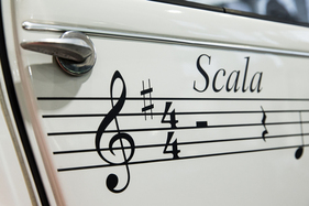 Für einmal spielte die Musik nicht in der Mailänder Scala, sondern in den Messehallen Bolognas, ...