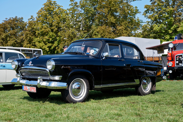 GAZ M-21 Wolga (1963) , wurde gerne als Taxi oder Behördenfahrzeug verwendet – OMMMA 2023