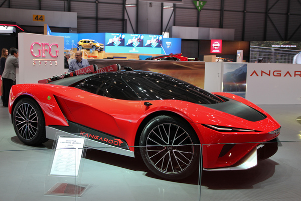 GFG Style Kangaroo Leggera (2019) - Maquette, aber mit Skiern - Genfer Automobilsalon 2019