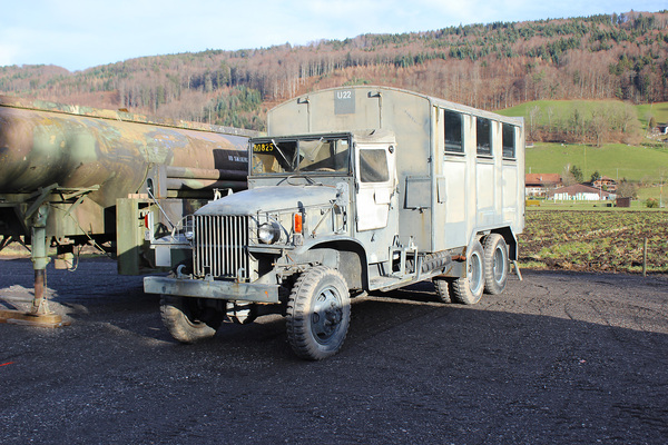 GMC CCKW 335 Werkstattwagen (1944) - als Lot 032 am 25. April 2015 an der Versteigerung der Oldtimer Galerie in Toffen
