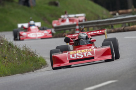 Bild GP3-Jungpilot Kevin Jörg im March-BMW 782 F2 (1978) - im Feld 8 - Autobau - an der Lenzerheide Motor Classics 2016
