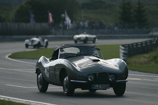 Gaisbergrennen 2011 - Arnolt Bristol 404 (1955) - schnelle Kurvenfahrt auf dem Salzburgring