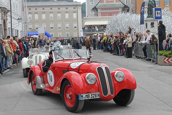 Gaisbergrennen 2011 - BMW 328 (1937) - Leopold von Bayern führt die Truppe in den Stadt-Grand-Prix