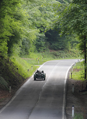 Gaisbergrennen 2011 - BMW 328 (1938) - auf einer der Geraden zum Gaisberg hoch Gaisbergrennen 2011 - BMW 328 (1938) - auf einer der Geraden zum Gaisberg hoch