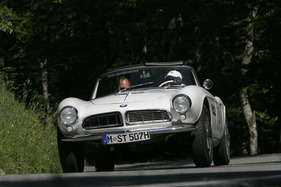 Gaisbergrennen 2011 - BMW 507 (1959) - auf dem Weg zum Gaisberg hcoh