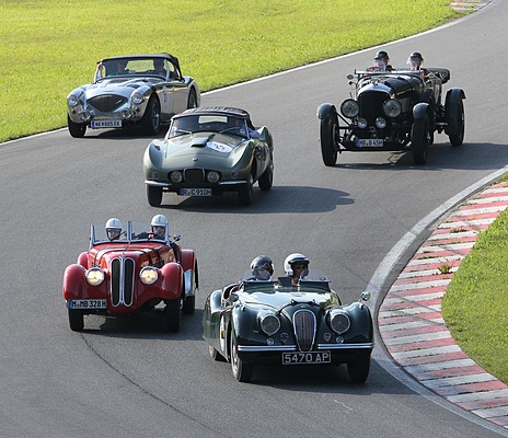 Gaisbergrennen 2011 - Impressionen - gemischtes Feld mit Jaguar, BMW, Bentley, Arnolt-Bristol und Austin Healey auf dem Salzburgring