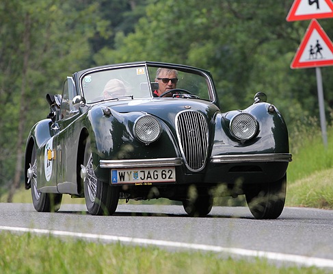 Gaisbergrennen 2011 - Jaguar XK 120 DHC (1953) - auf dem Weg zum Gaisberg hoch