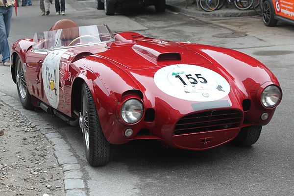 Gaisbergrennen 2011 - Lancia D24 (1954) - seltener Lancia-Rennwagen auf dem Residenzplatz