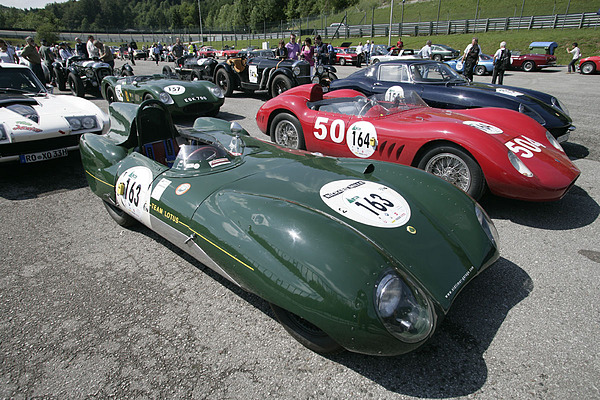 Gaisbergrennen 2011 - Lotus Eleven (1956) - neben Maserati 200 SI im Fahrerlager auf dem Salzburgring