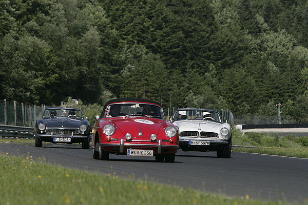 Gaisbergrennen 2011 - Porsche 356 SC Cabrio (1964) - auf dem Salzburgring in Formationsflug mit zwei BMW 507
