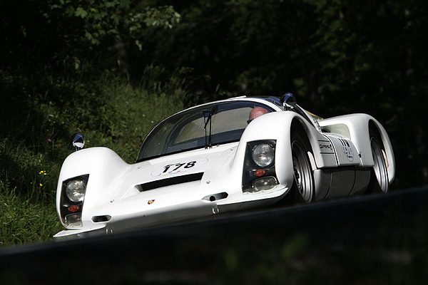 Gaisbergrennen 2011 - Porsche 906 Carrera 6 (1966) - in zügiger Fahrt den Gaisberg hoch