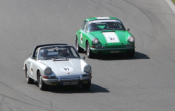 Gaisbergrennen 2011 - Porsche 911 Targa Softwindow (1967) - zwei 911-er im Ziel-S des Salzburgrings