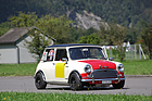 Ganz schön farbig und offensichtlich auch warm im Innern - der Mini Cooper - British Car Meeting in Mollis am 28. August 2016