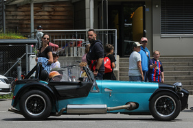 Ganz schön flach so ein Super Seven (Caterham?) - Youngtimer Stockental 2025 Ganz schön flach so ein Super Seven (Caterham?) - Youngtimer Stockental 2025