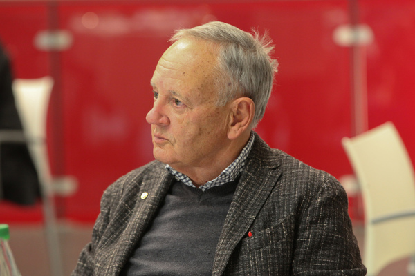 Image: Host Fredy Lienhard - Swiss Classic Awards 2020 handover at the "autobau erlebniswelt" in Romanshorn