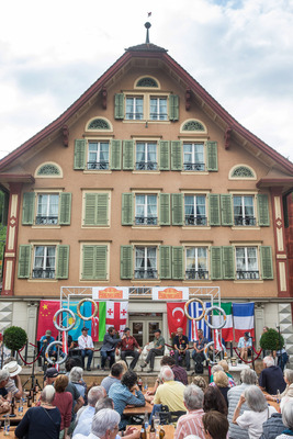 Gasthausbetrieb und Podiumsdiskussion - Rallye Peking Paris 2024