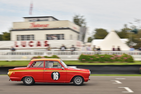 Gavin Henderson auf Ford Lotus Cortina - St. Mary's Trophy - Goodwood Revival 2015