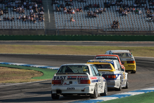 Gebannt verfolgt das Publikum die Action auf der Strecke - Tourenwagen Classics Hockenheimring 13./14. Oktober 2018