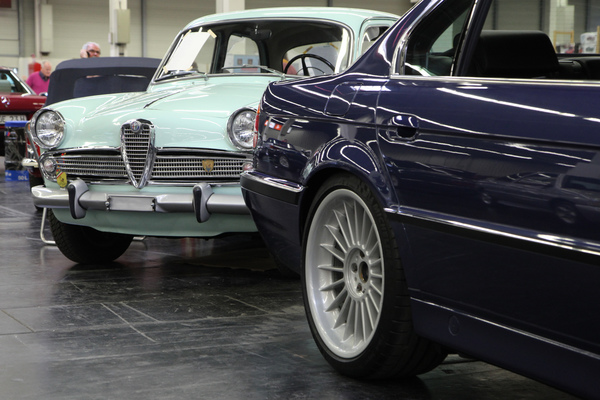 Gegensätze - Alfa Romeo Giulietta Berlina und BMW-Alpine Siebner - Retro Classics Bavaria 2019