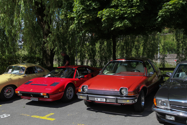 Bild Gegensätze - Ferrari 308 GTB und AMC Pacer - Oldtimer in Obwalden (O-iO) 2019