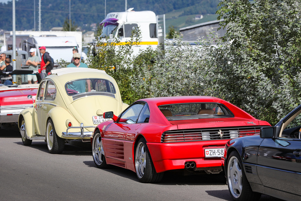 Gegensätze - Ferrari 348 tb der Achtzigerjahre und VW Käfer der Sechzigerjahre - 8. Lägern Classic 2025
