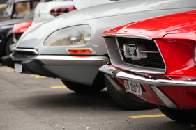 Gegensätze - Ford Mustang aus Amerika und Citroën DS aus Frankreich - OSMT Zug September 2015