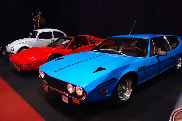 Gegensätze - Lamborghini Espada, Ferrari 328 GTS und VW Käfer - InterClassics Maastricht 2018