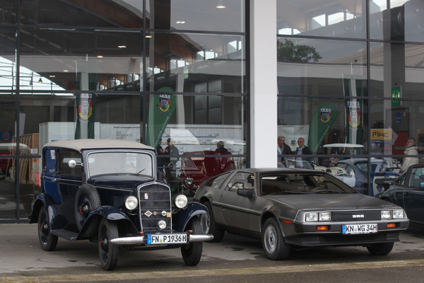 Gegensätze - Opel P4 und DeLorean DMC-12 - Motorworld Classics Bodensee 2022