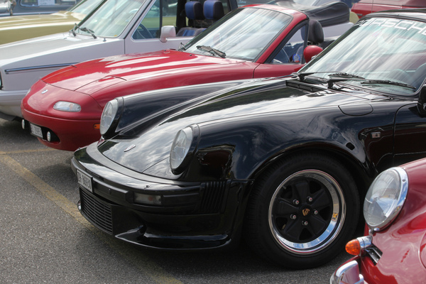 Gegensätze - Porsche Turbo und Mazda MX-5 - AMAG Classic Day 2022