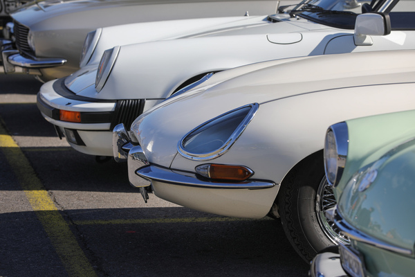 Gegensätze - Scheinwerferformen beim Jaguar E-Type und beim Porsche 911 - Albisgütli Classic Cars & Bikes September 2022